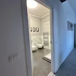 Apartment Dolce Vita Garden - Private Parking, Self Check In * Como