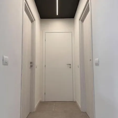 Dolce Garden - Private Parking, Self Check In Apartment Como