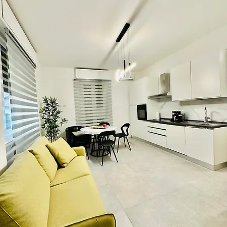 Dolce Garden - Private Parking Apartmán