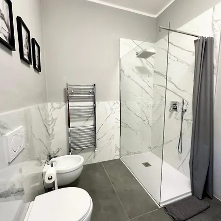 Dolce Garden - Private Parking, Self Check In Apartamento Como