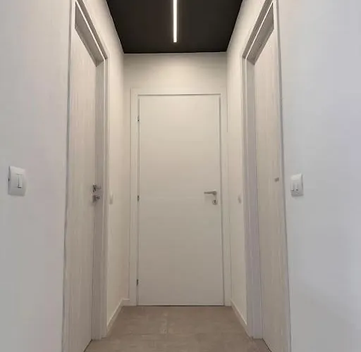 Dolce Family - Private Parking, Self Check In Apartment Como