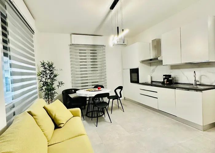 Apartment Dolce Vita - Private Parking, Self Check In Апартаменты