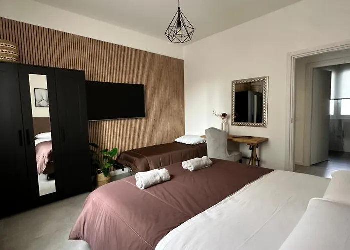 Dolce Family - Private Parking, Self Check In * Como